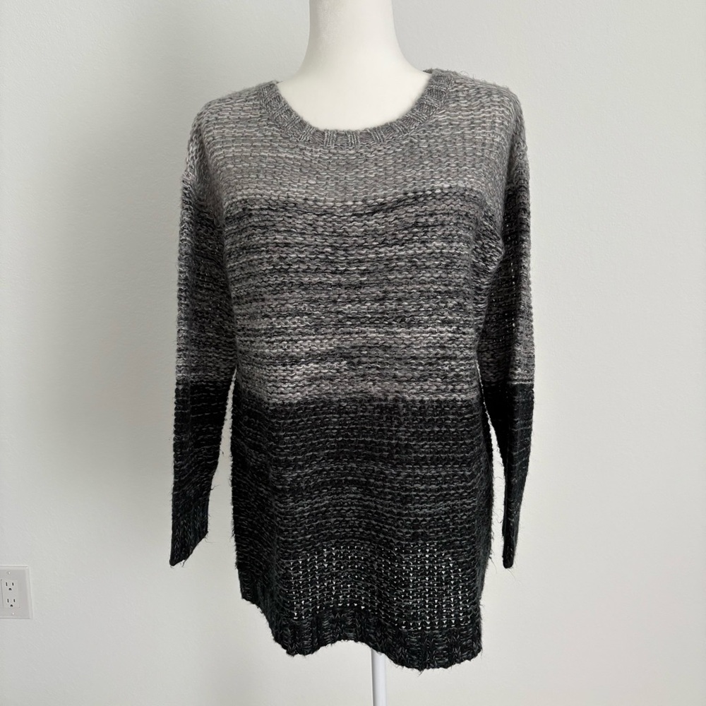 Xhilaration Gray and Black Crew Neck Cable Knit Sweater Size Large
